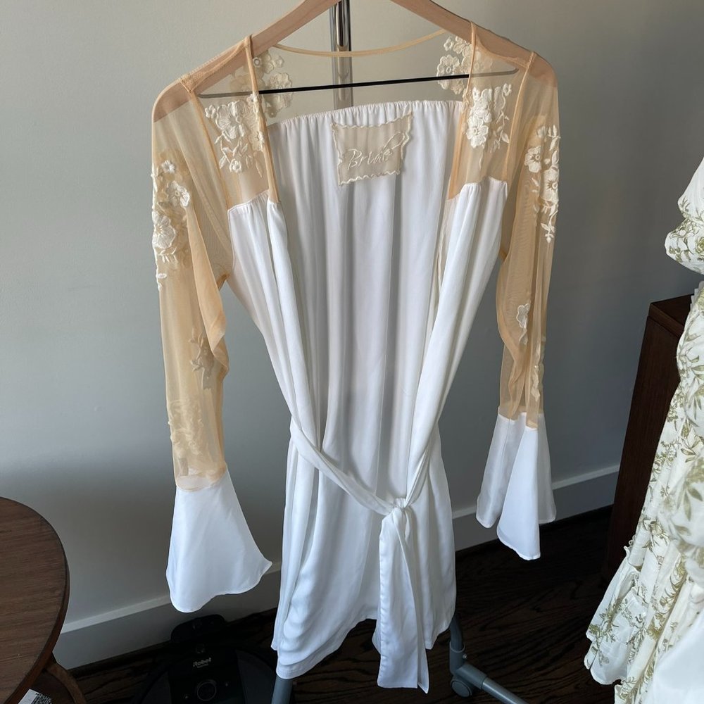 HILDY ROBE- WHITE Robed with Love